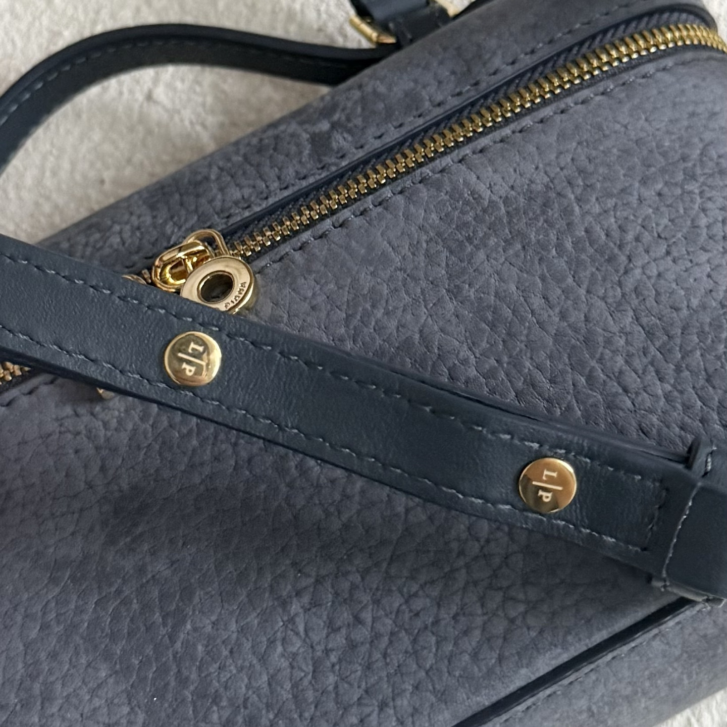 L**o p*ana extra pocket l19 grained calfskin 11 x 19 x 6.5 cm