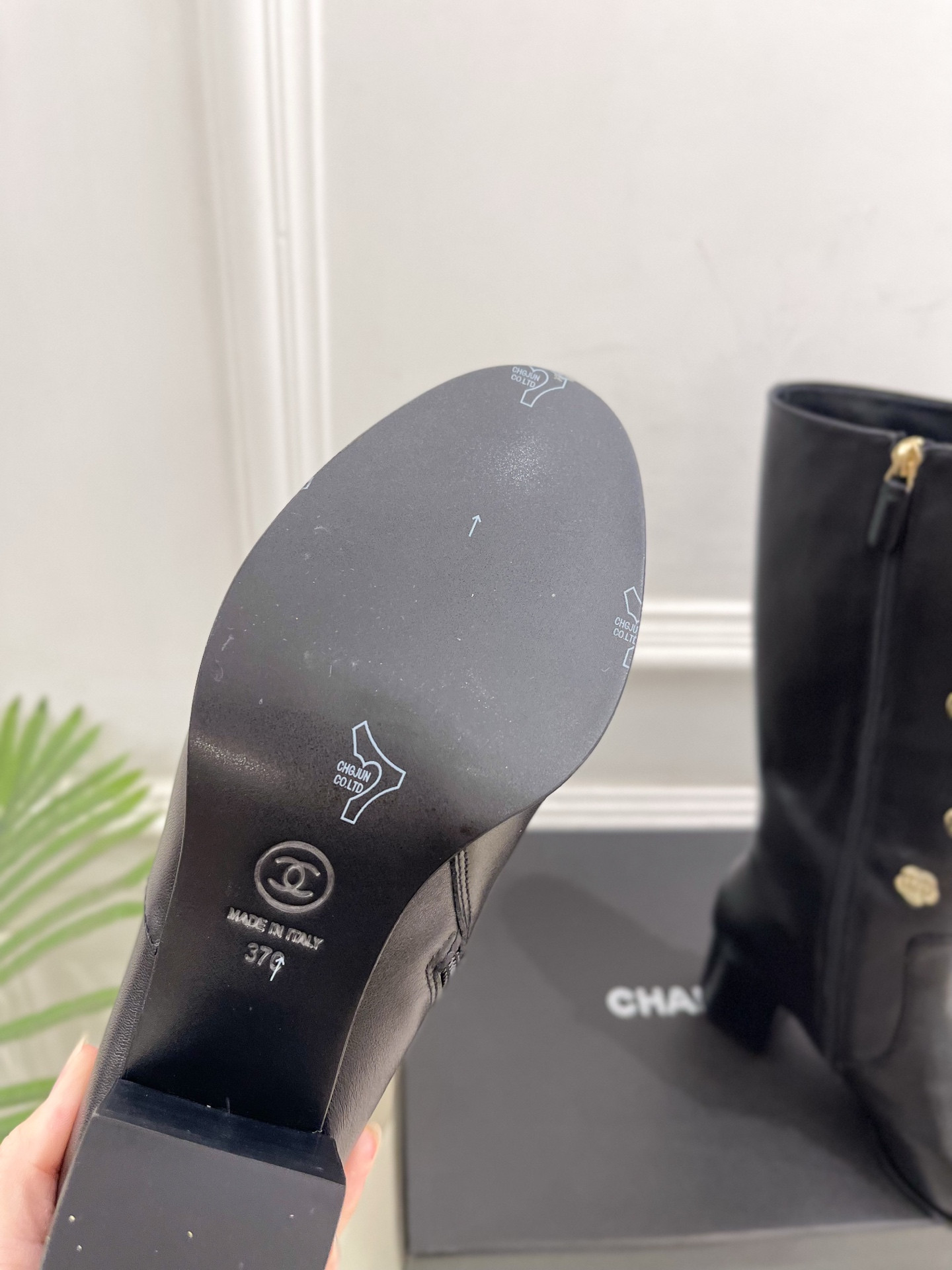 ua Ch*el boots 6cm heel