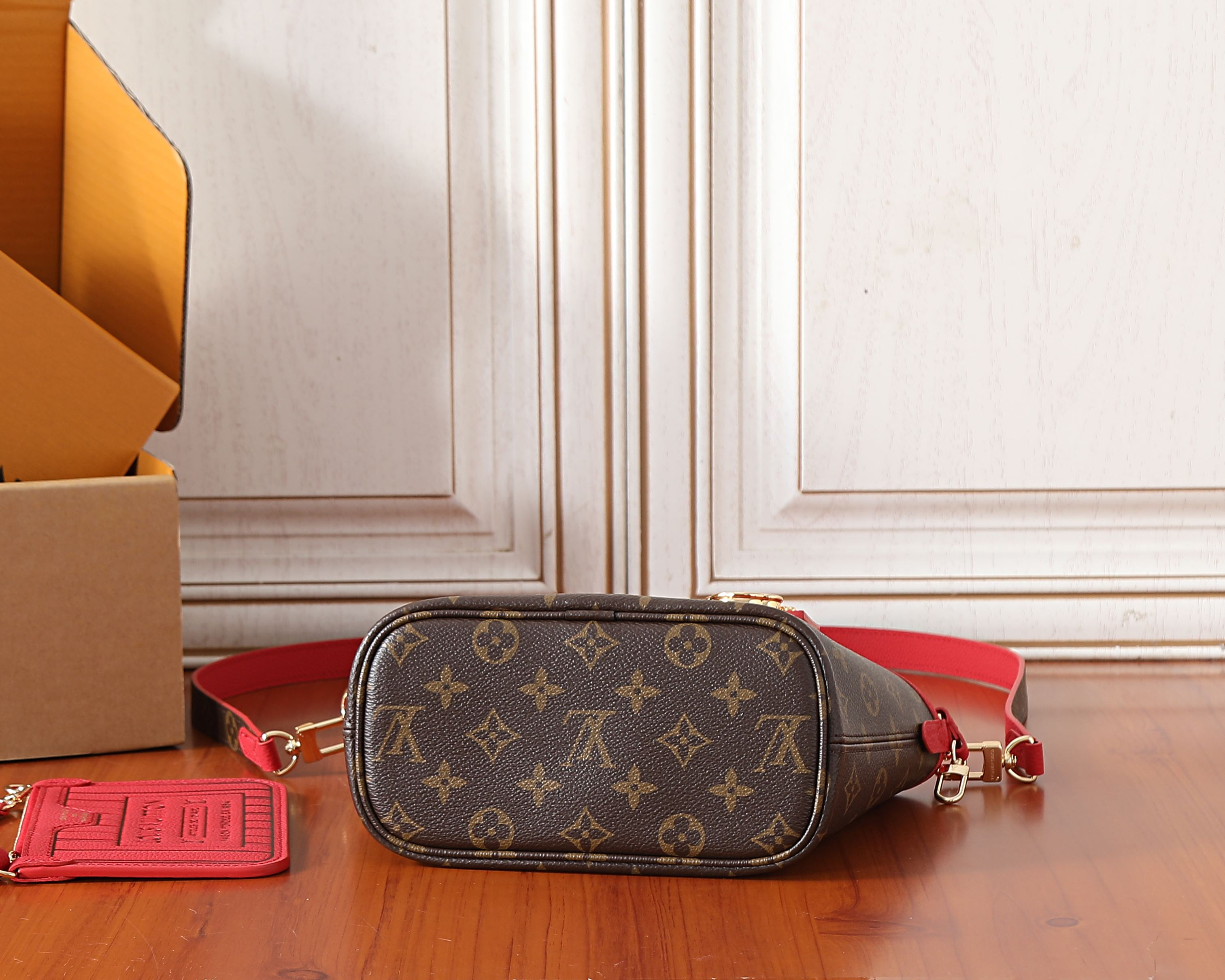 LV NEVERFULL INSIDE OUT BB Handbag M28318 16.5x11x26.5cm