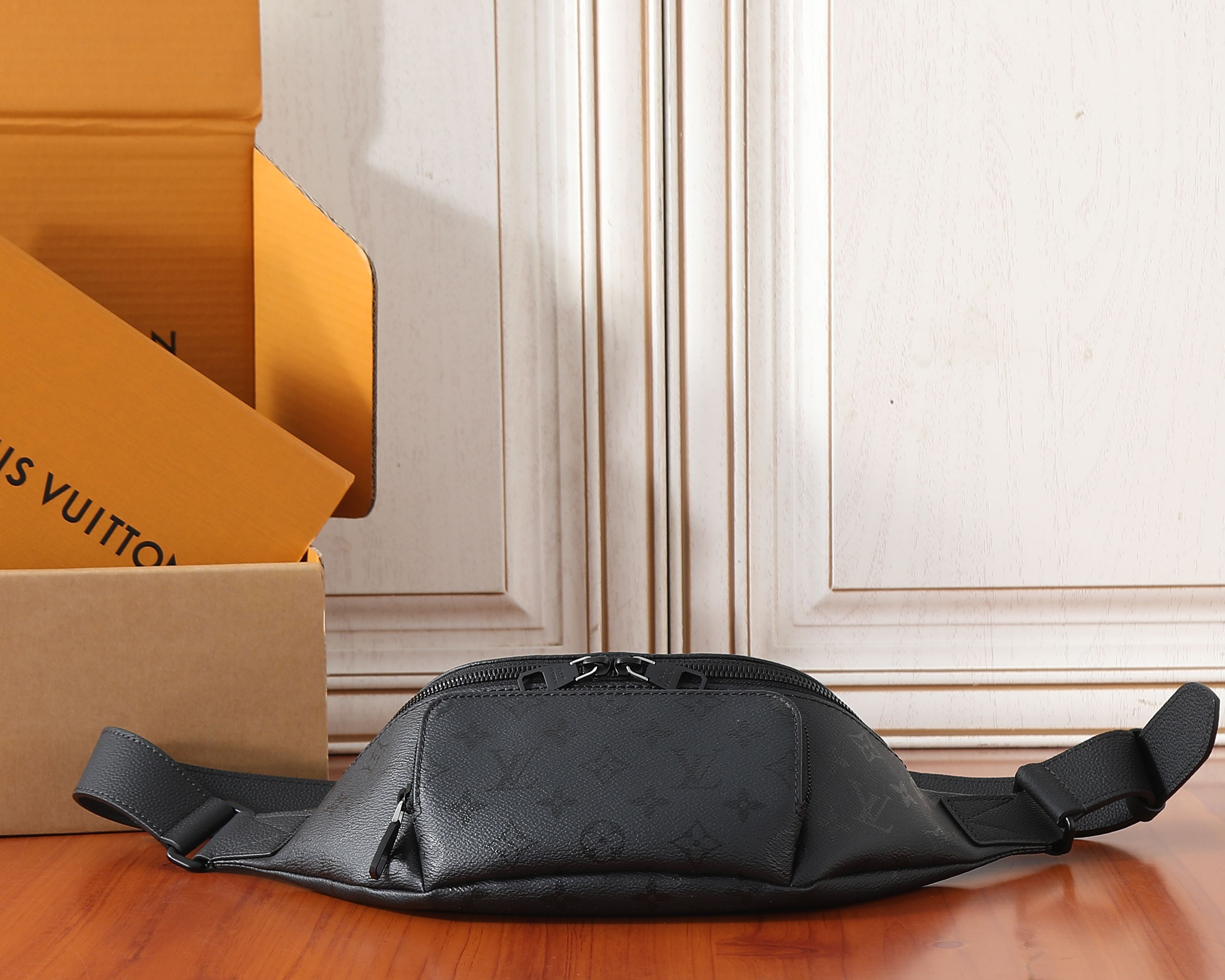 LV RUSH Waist Bag M26763 15x8x30cm