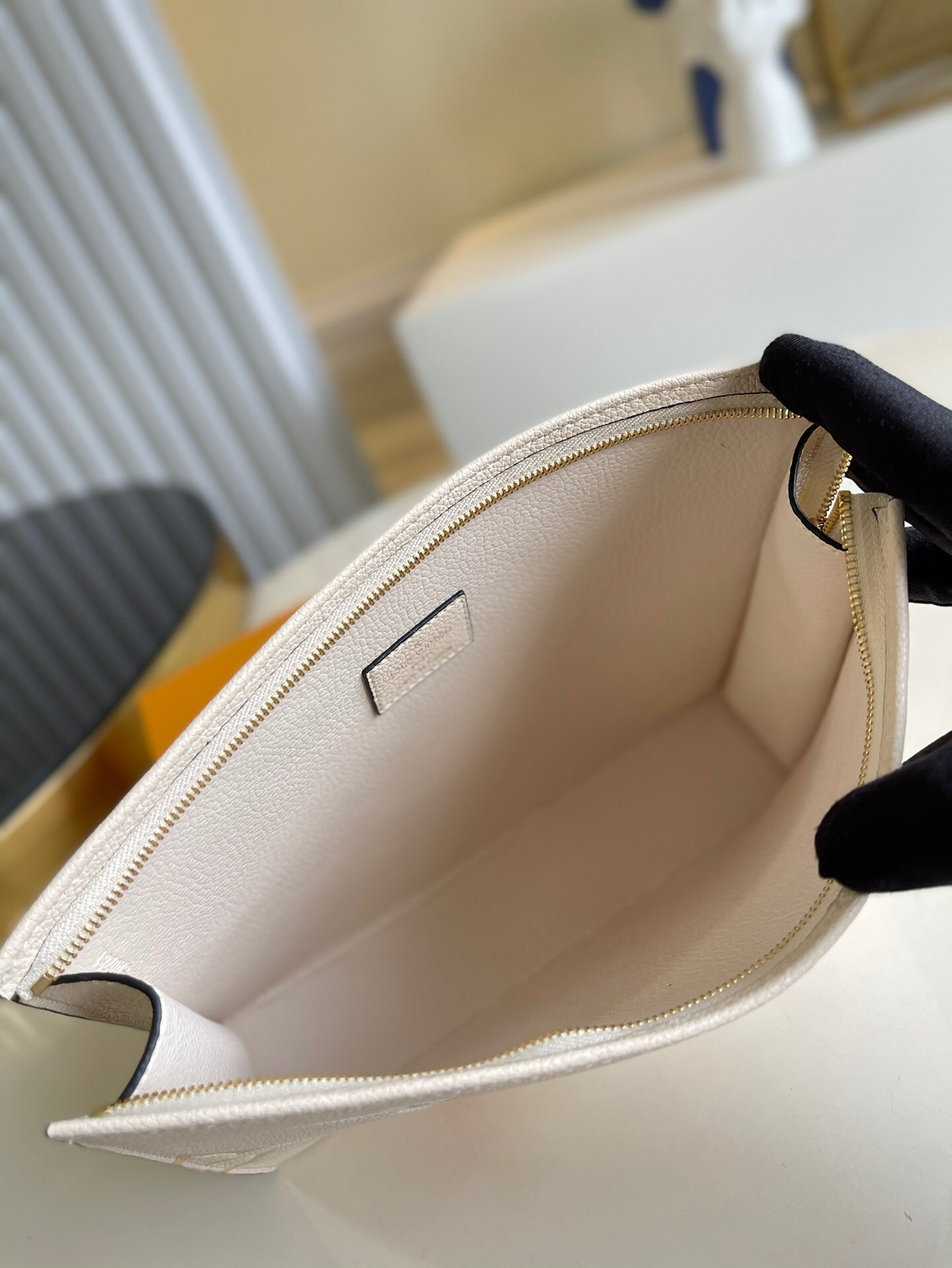 TOILETRY POUCH 26 M80504